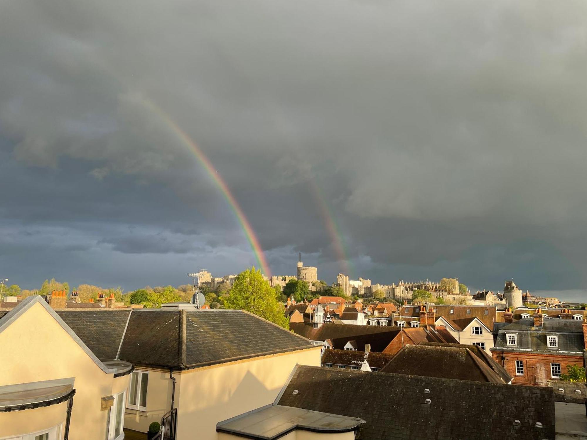 Top Floor En-Suite Double Bedrooms With Great View Of Windsor Castle & Free Parking Екстериор снимка