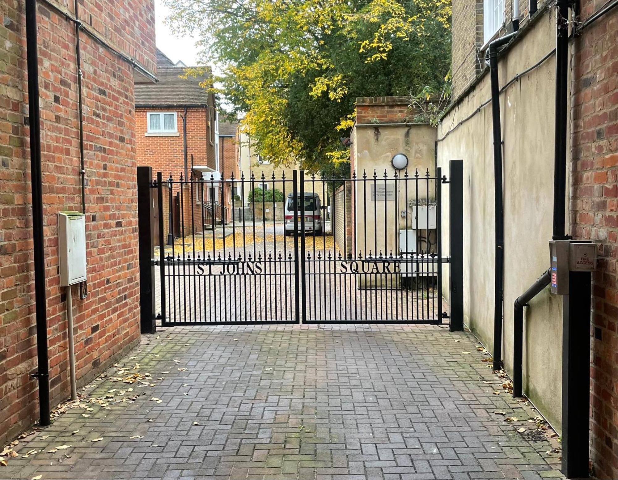 Top Floor En-Suite Double Bedrooms With Great View Of Windsor Castle & Free Parking Екстериор снимка