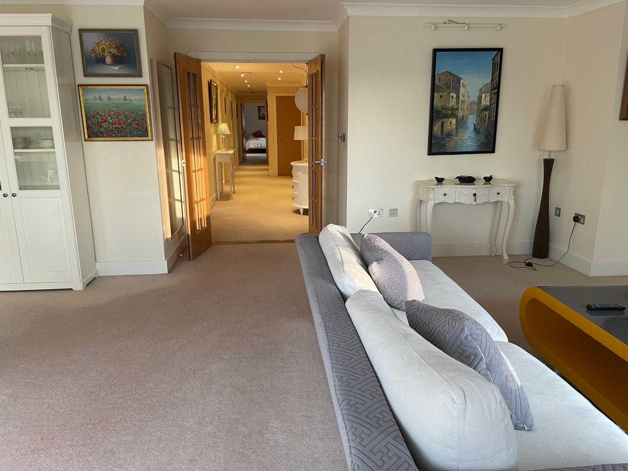 Top Floor En-Suite Double Bedrooms With Great View Of Windsor Castle & Free Parking Екстериор снимка