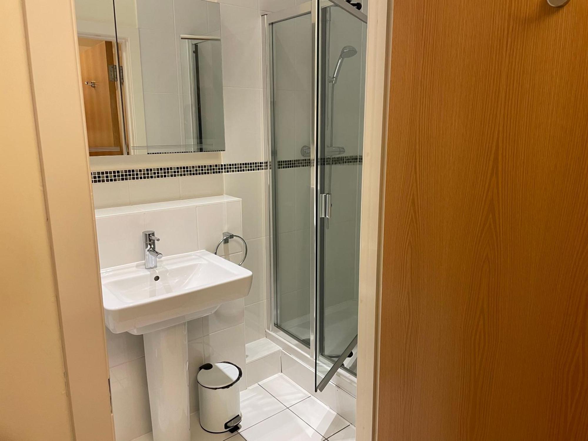 Top Floor En-Suite Double Bedrooms With Great View Of Windsor Castle & Free Parking Екстериор снимка