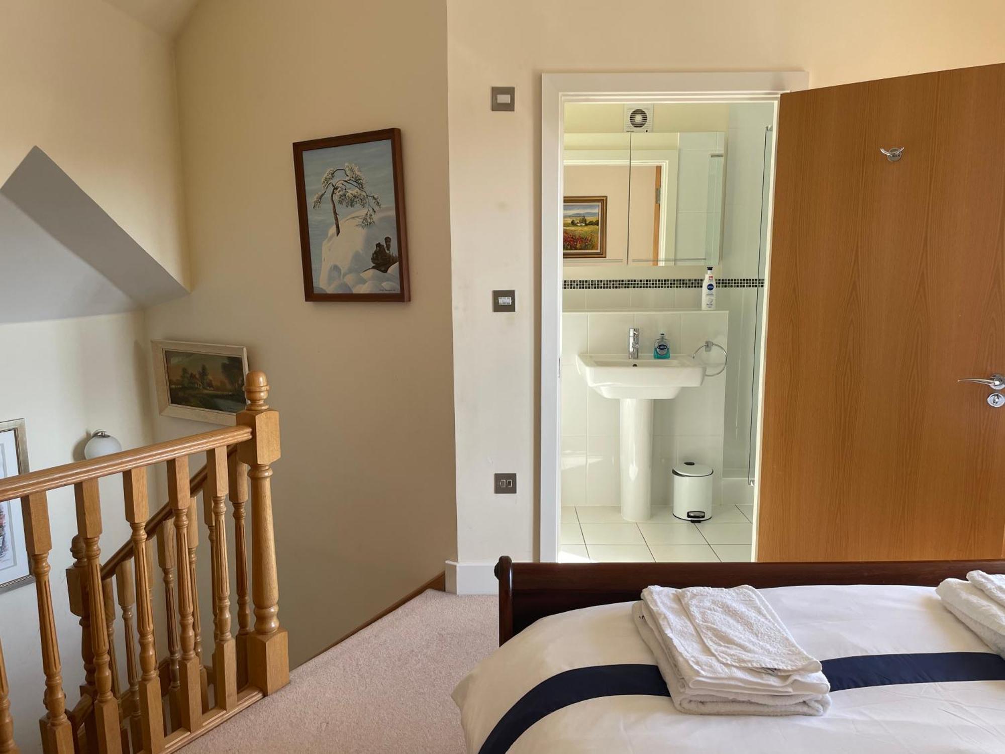 Top Floor En-Suite Double Bedrooms With Great View Of Windsor Castle & Free Parking Екстериор снимка