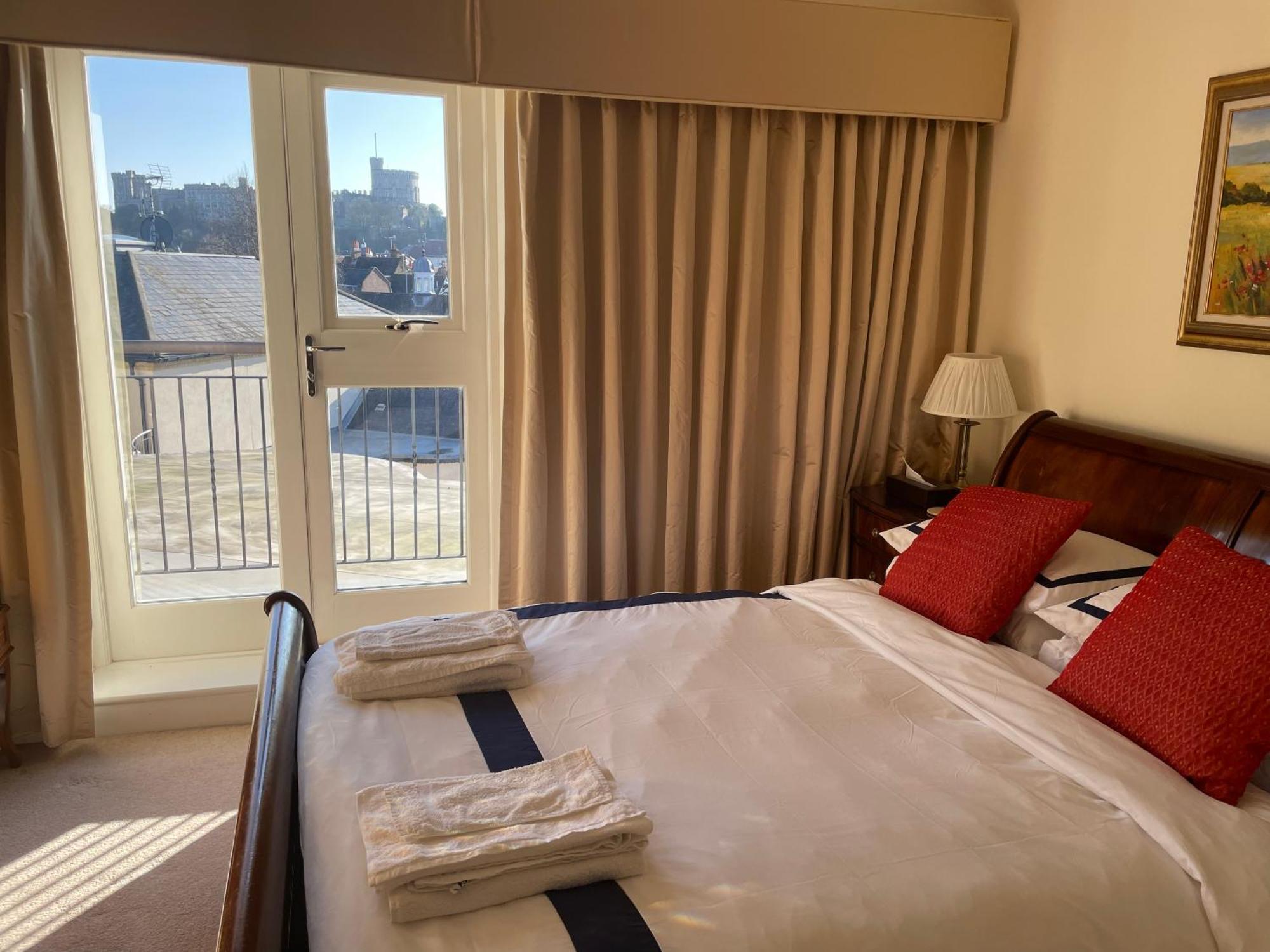 Top Floor En-Suite Double Bedrooms With Great View Of Windsor Castle & Free Parking Екстериор снимка