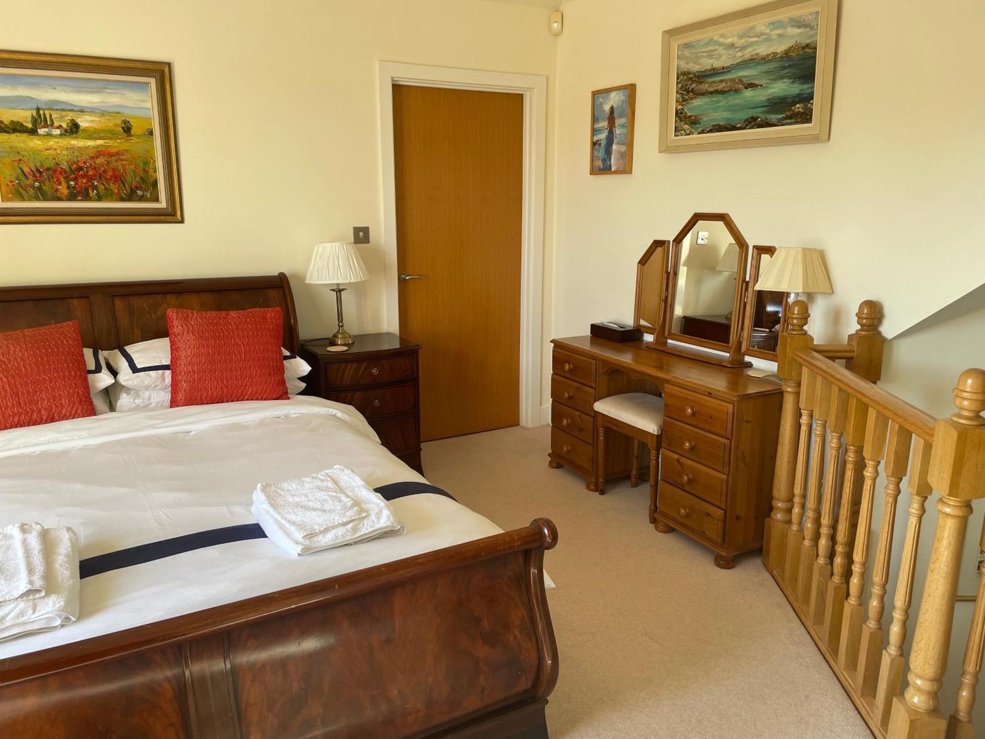 Top Floor En-Suite Double Bedrooms With Great View Of Windsor Castle & Free Parking Екстериор снимка