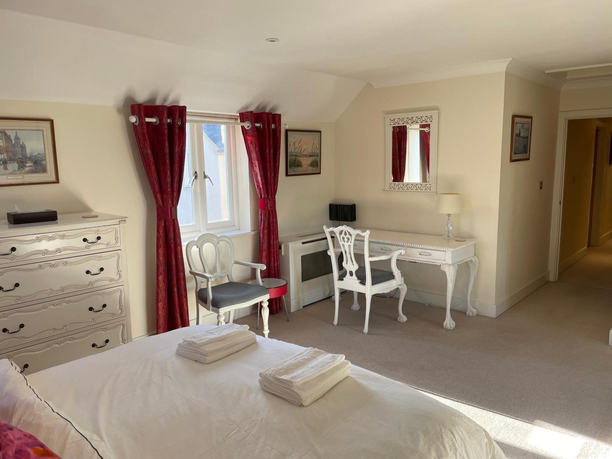 Top Floor En-Suite Double Bedrooms With Great View Of Windsor Castle & Free Parking Екстериор снимка