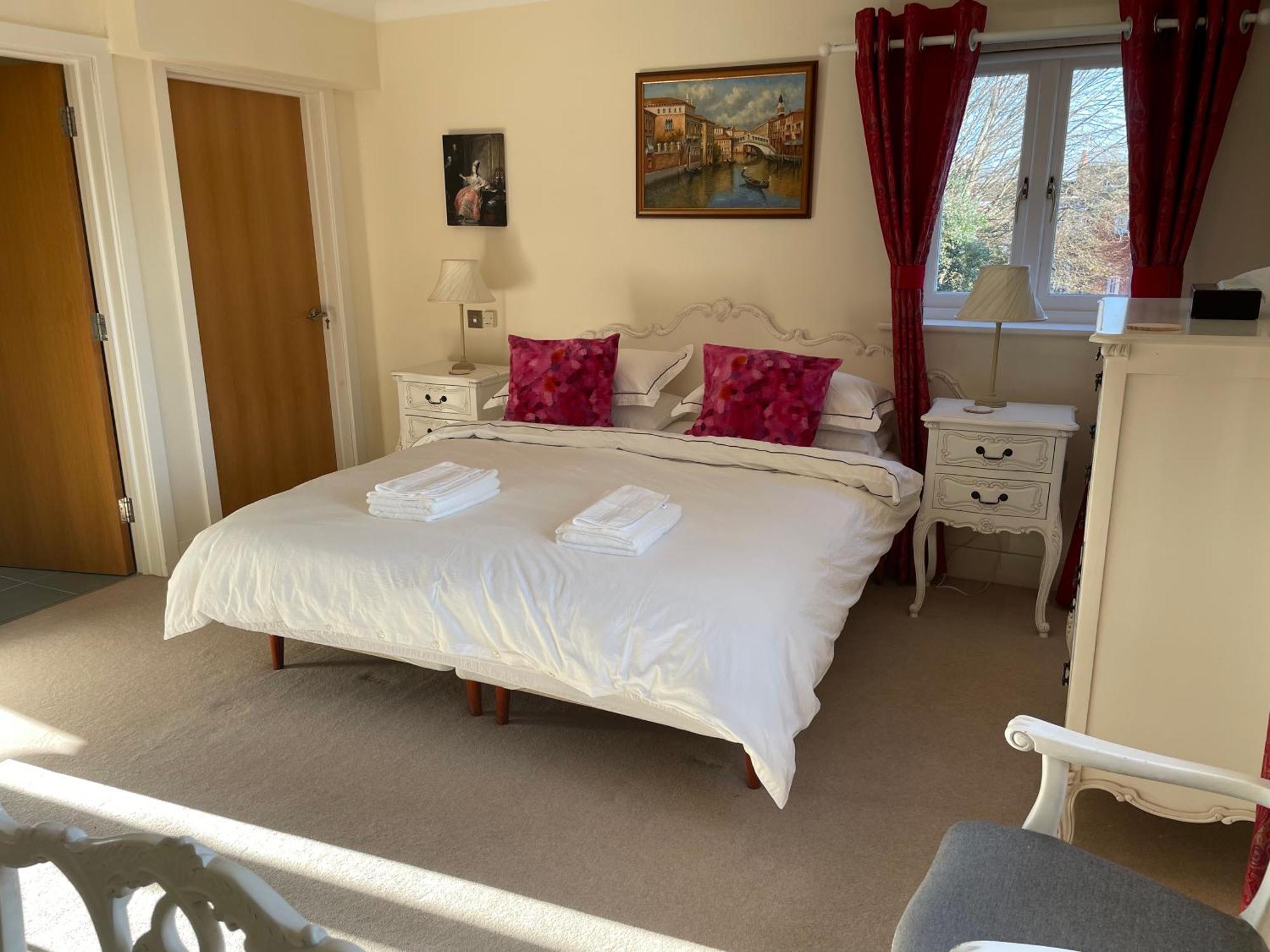 Top Floor En-Suite Double Bedrooms With Great View Of Windsor Castle & Free Parking Екстериор снимка