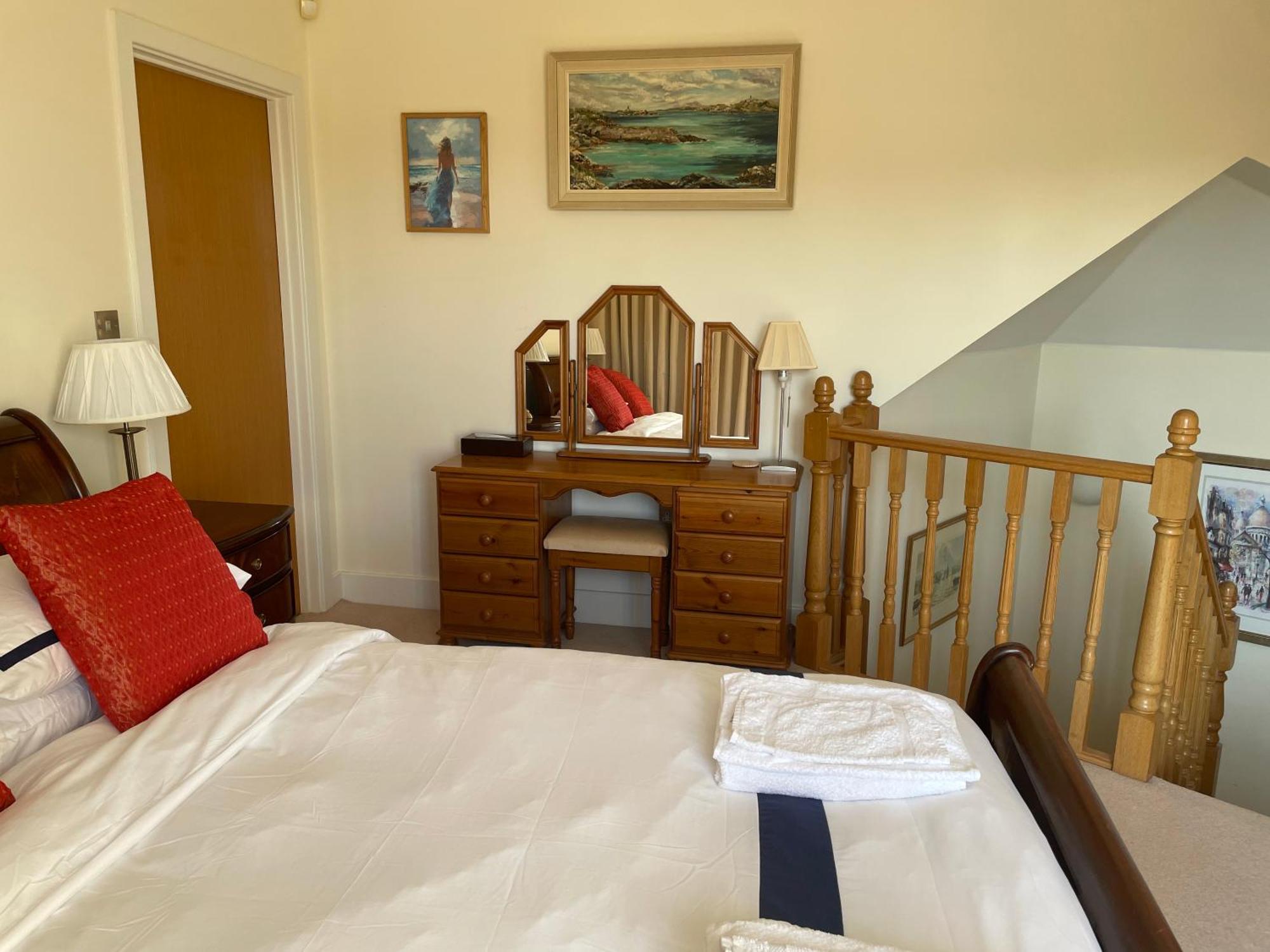 Top Floor En-Suite Double Bedrooms With Great View Of Windsor Castle & Free Parking Екстериор снимка