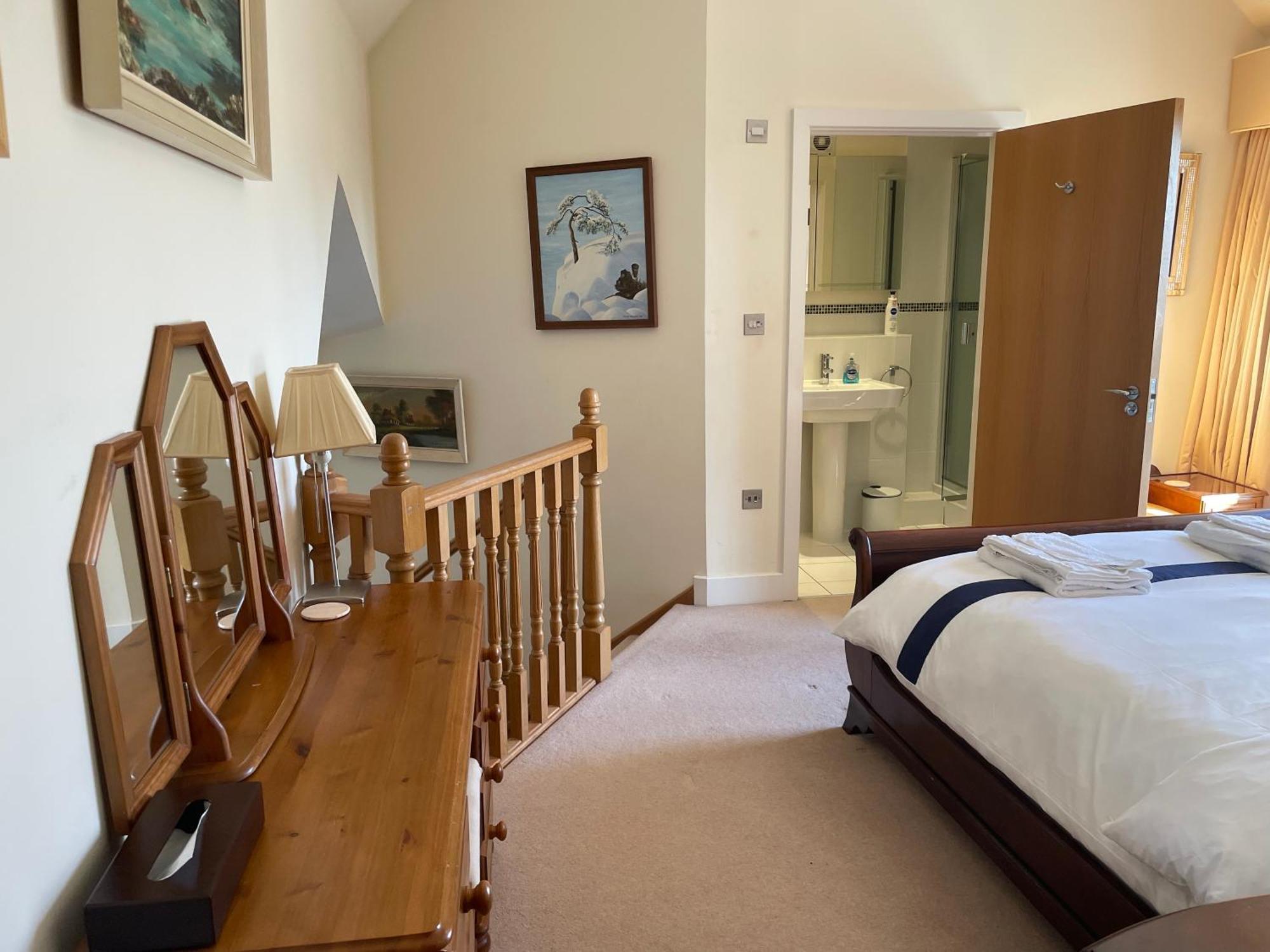 Top Floor En-Suite Double Bedrooms With Great View Of Windsor Castle & Free Parking Екстериор снимка