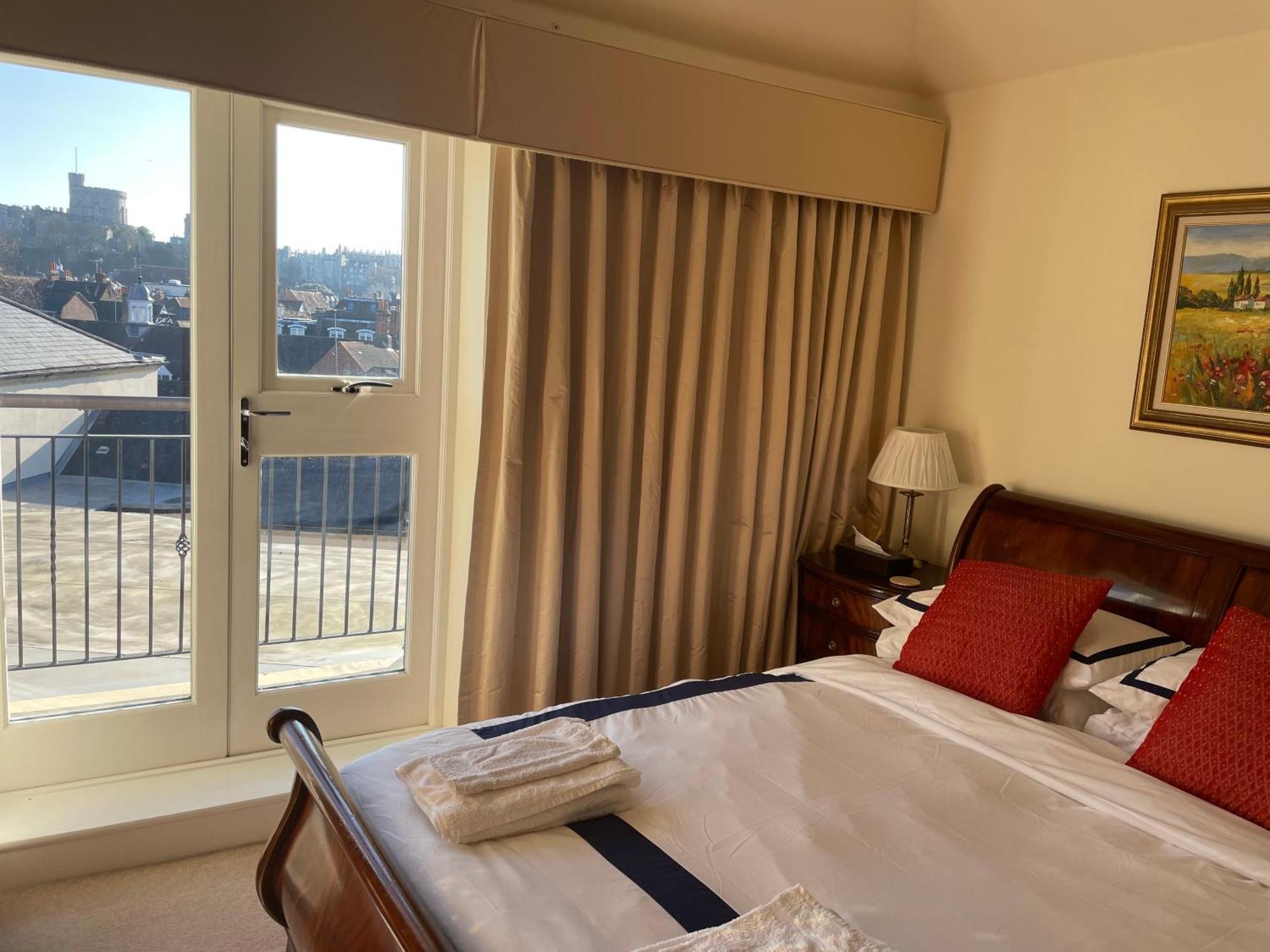 Top Floor En-Suite Double Bedrooms With Great View Of Windsor Castle & Free Parking Екстериор снимка