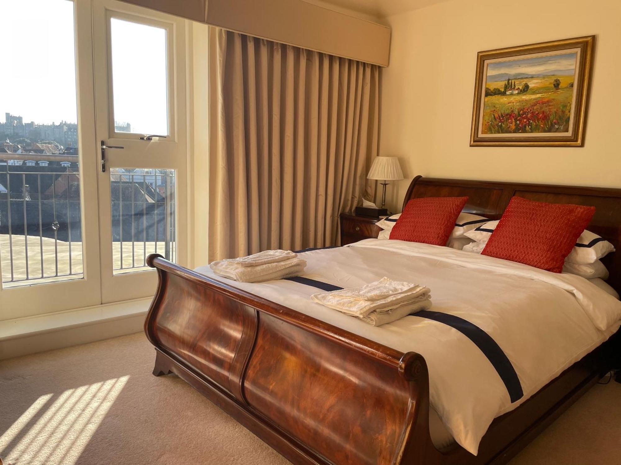 Top Floor En-Suite Double Bedrooms With Great View Of Windsor Castle & Free Parking Екстериор снимка