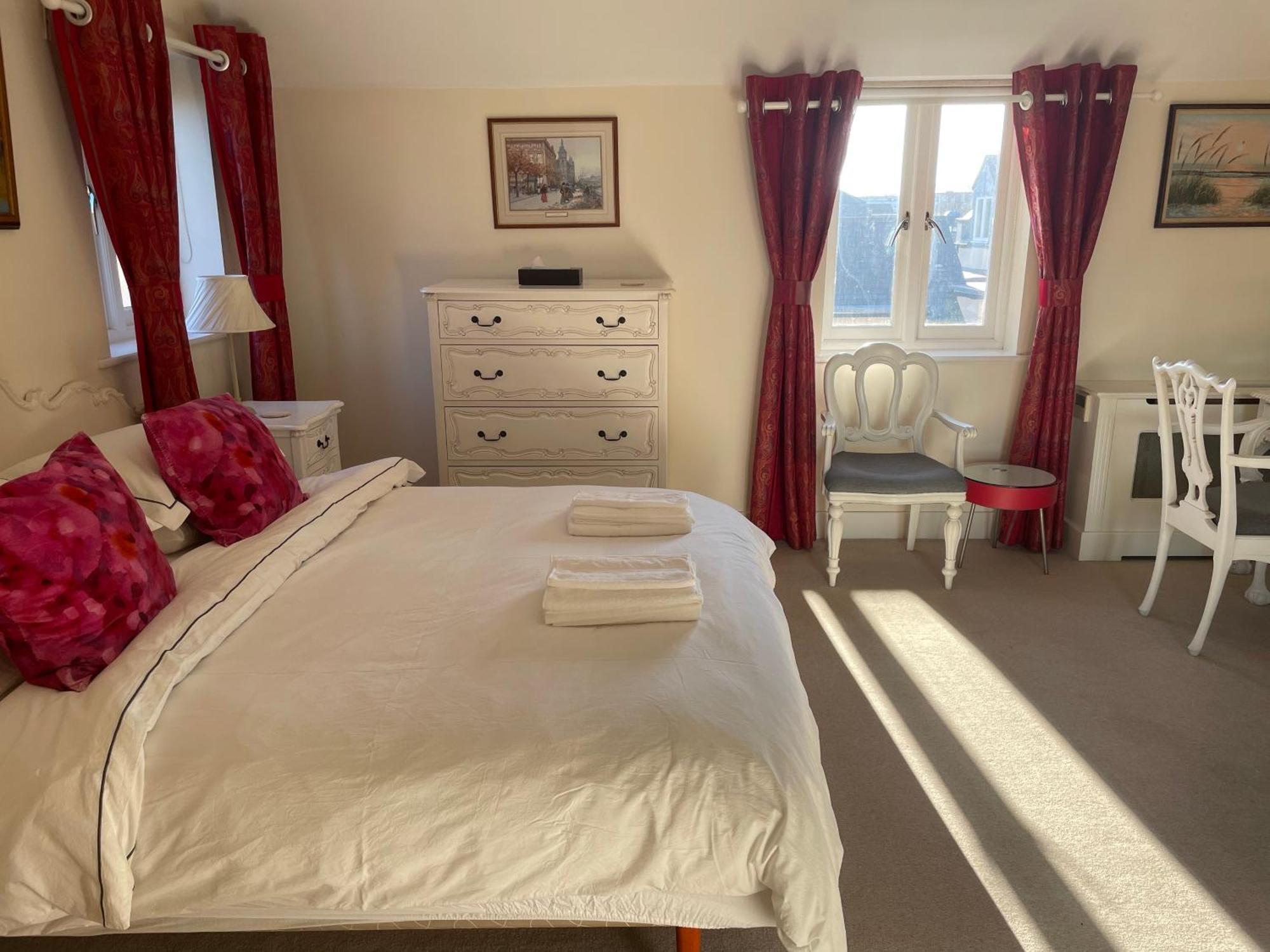 Top Floor En-Suite Double Bedrooms With Great View Of Windsor Castle & Free Parking Екстериор снимка