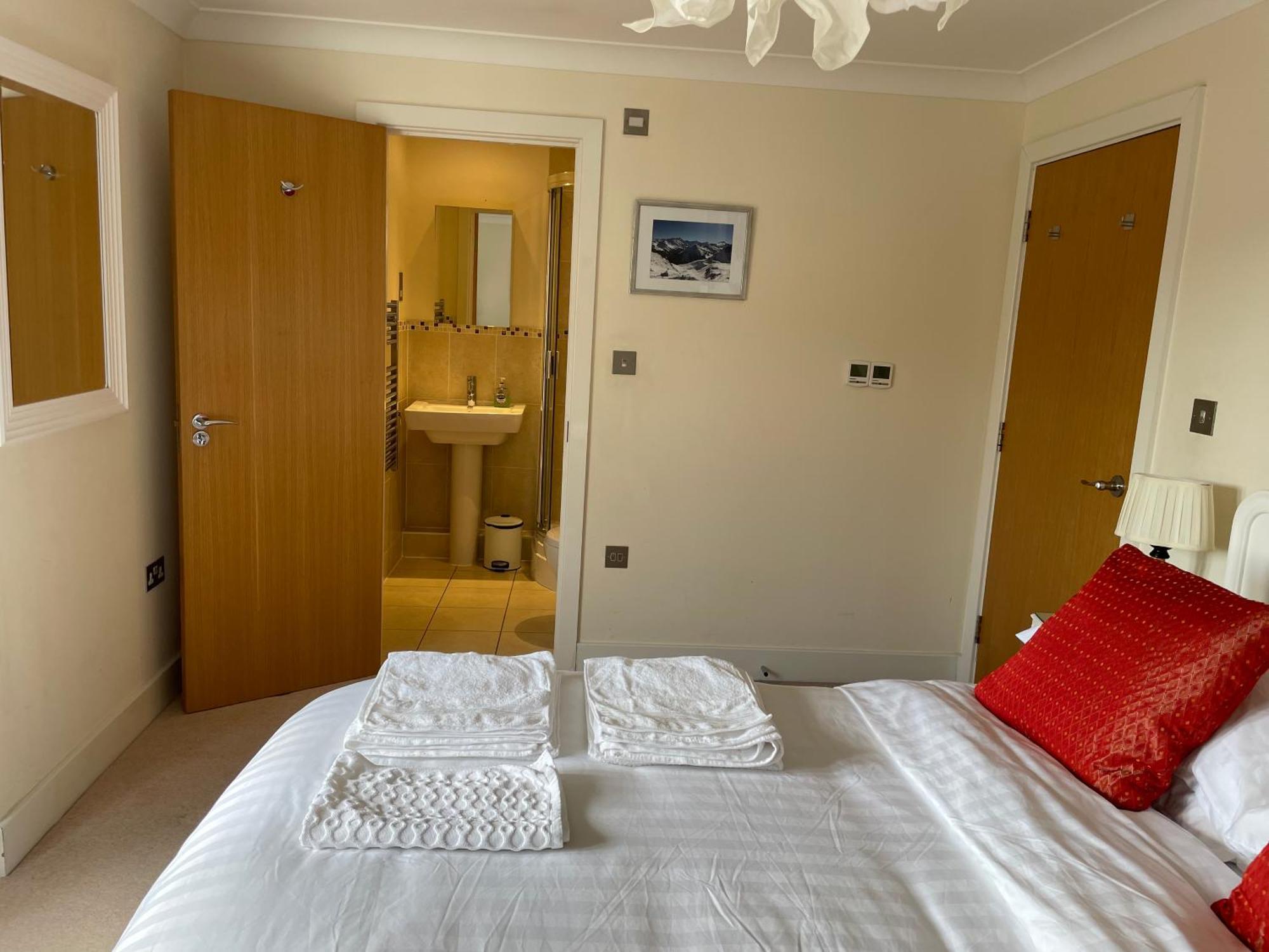 Top Floor En-Suite Double Bedrooms With Great View Of Windsor Castle & Free Parking Екстериор снимка