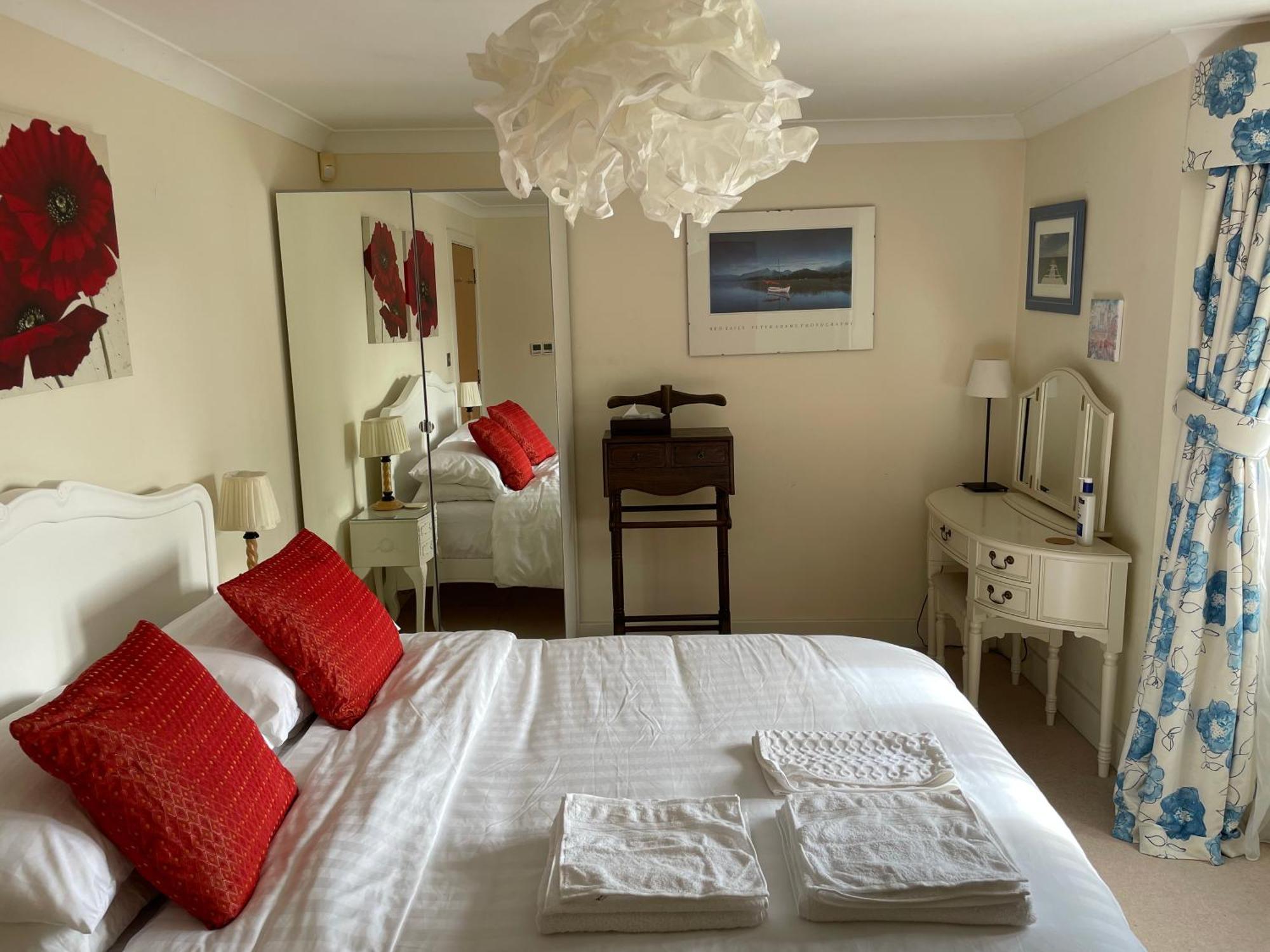 Top Floor En-Suite Double Bedrooms With Great View Of Windsor Castle & Free Parking Екстериор снимка
